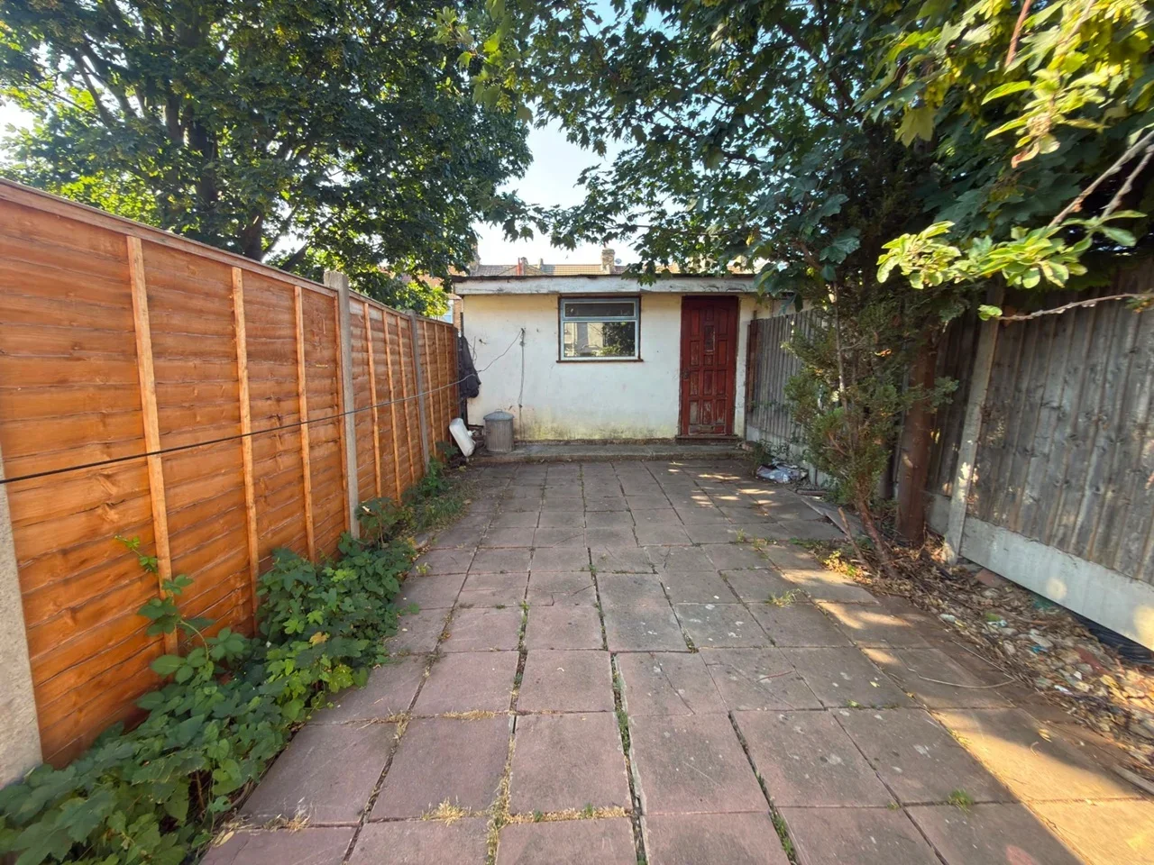 House Stanley Road in Greater London