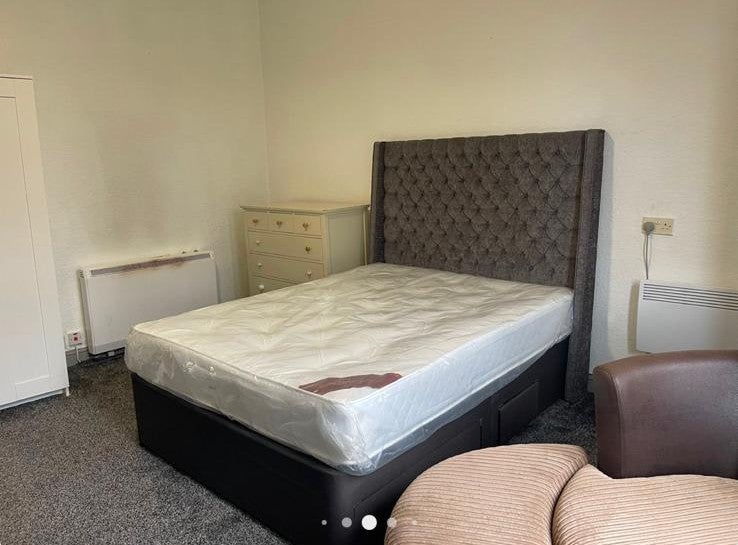 Room Range Road in Manchester