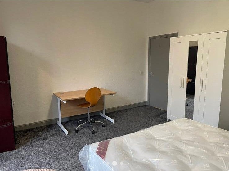 Room Range Road in Manchester