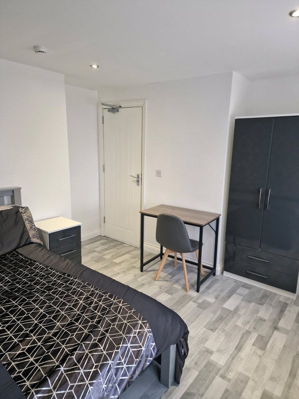 Room Douglas Road in Birmingham