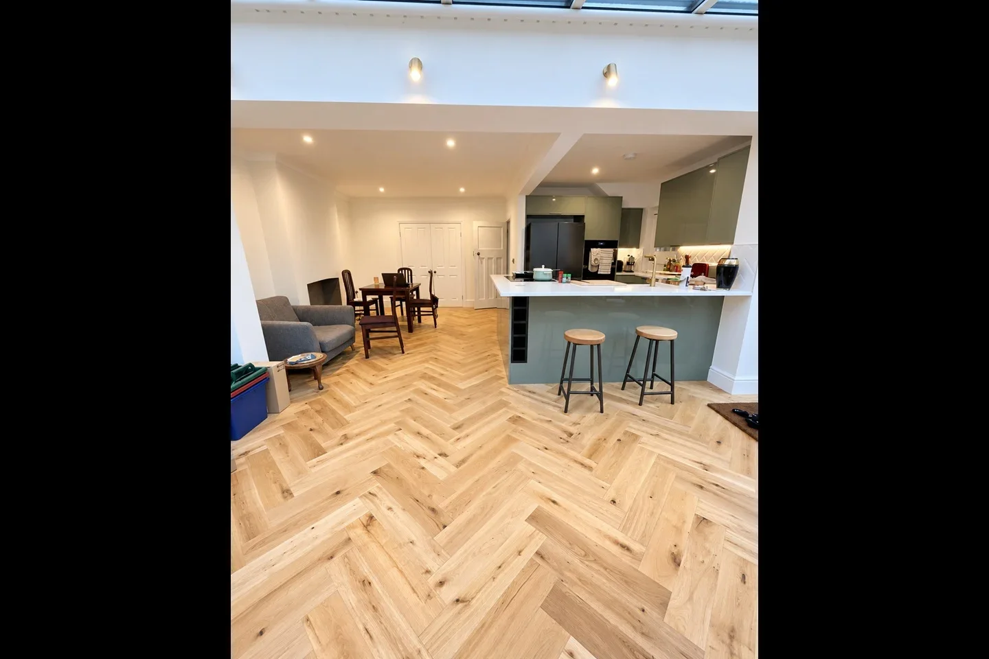 Room Gunnersbury Avenue in Greater London