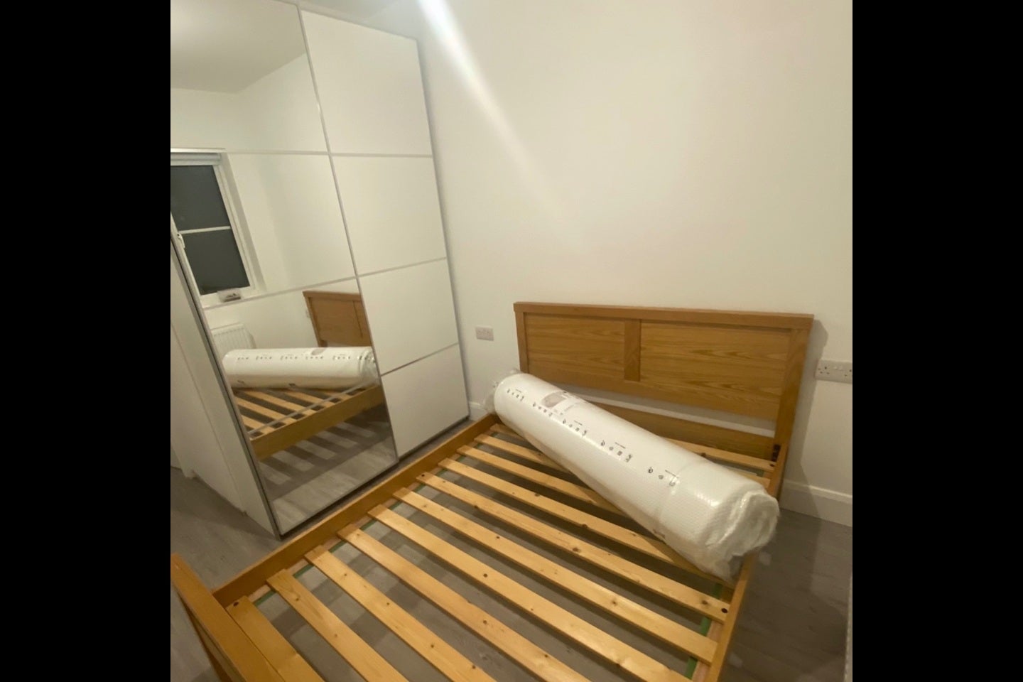 Flat Tolworth Broadway in Greater London