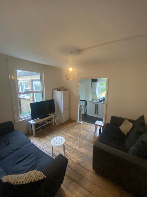 Room Parkhouse Street in Greater London
