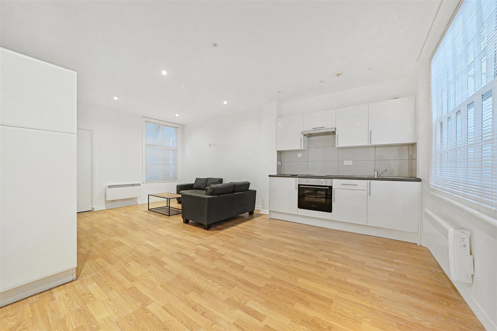 Flat Linden Gardens in Greater London