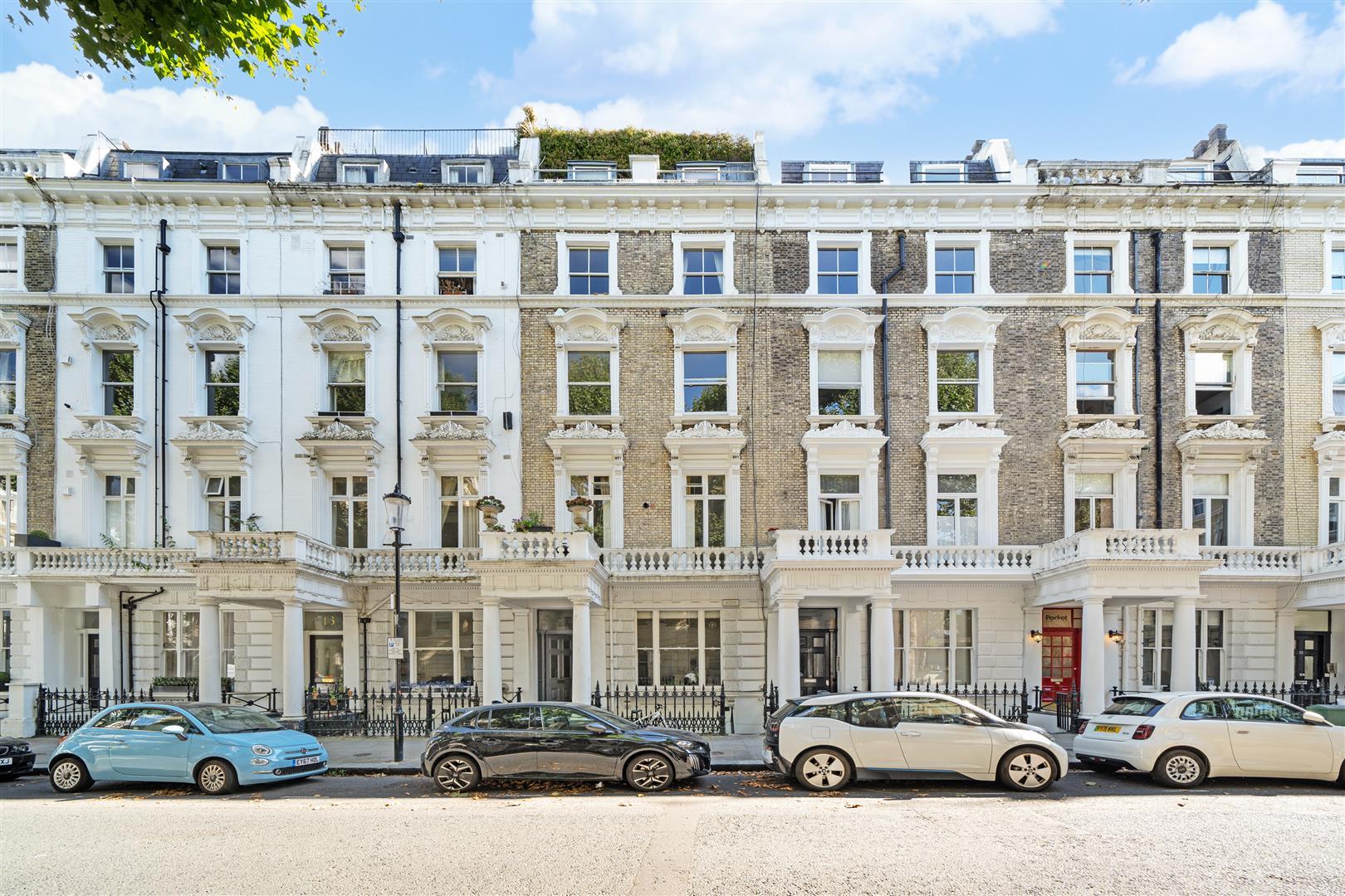 Flat Linden Gardens in Greater London