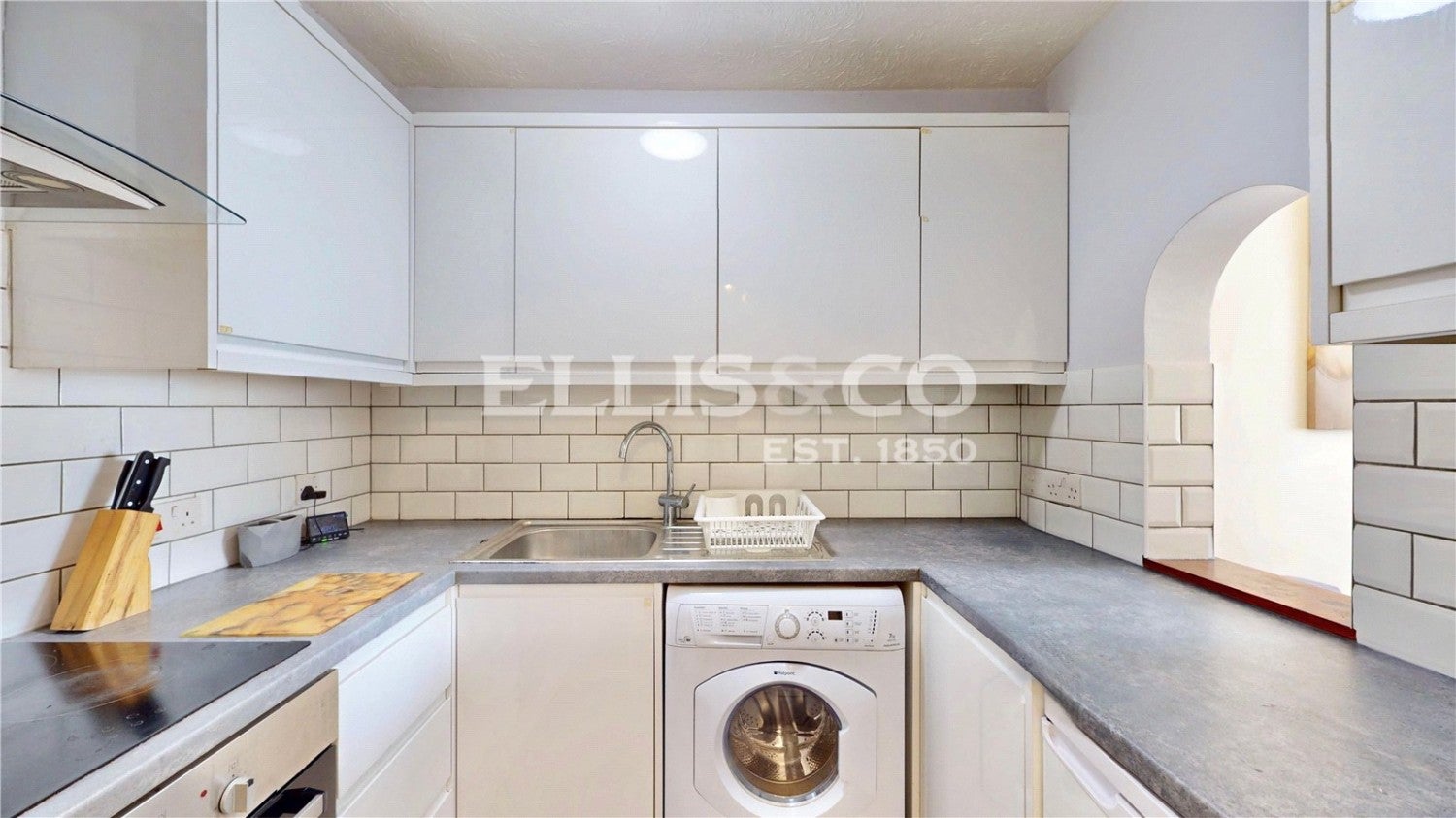 Flat Sovereign Grove in Greater London