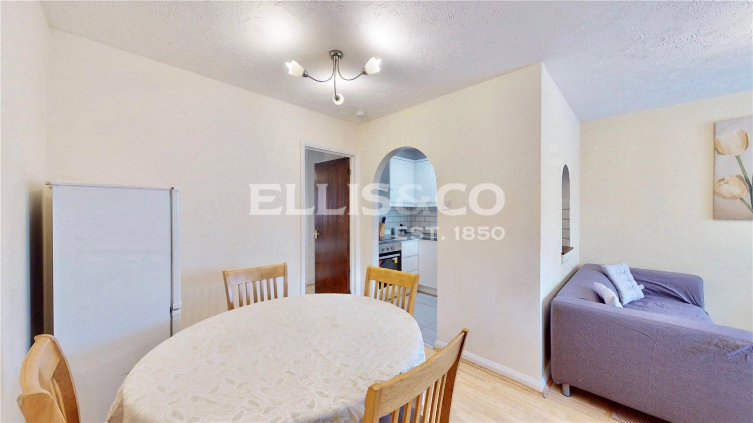 Flat Sovereign Grove in Greater London