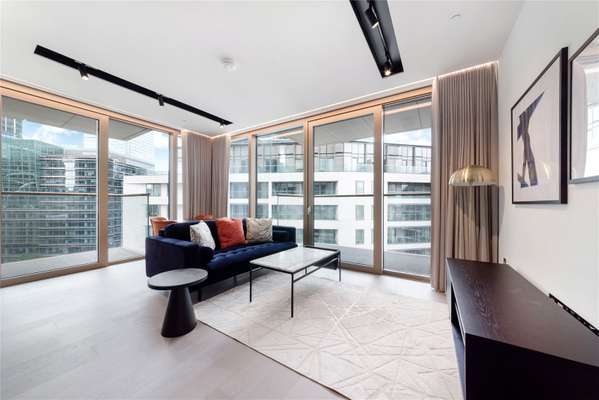 Flat Park Drive in Greater London