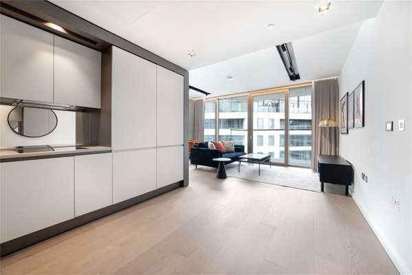 Flat Park Drive in Greater London