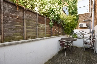 Flat Lochaber Road in Greater London