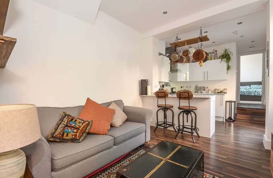 Flat Lochaber Road in Greater London