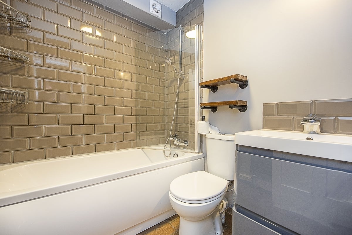 Flat Springfield Road in Greater London