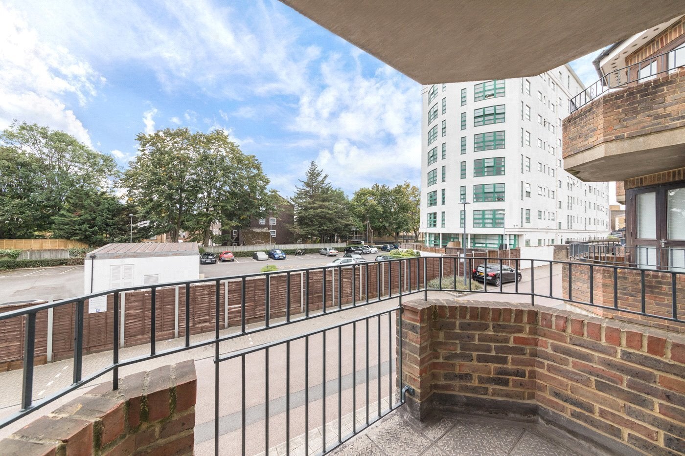Flat Stile Hall Gardens in Greater London