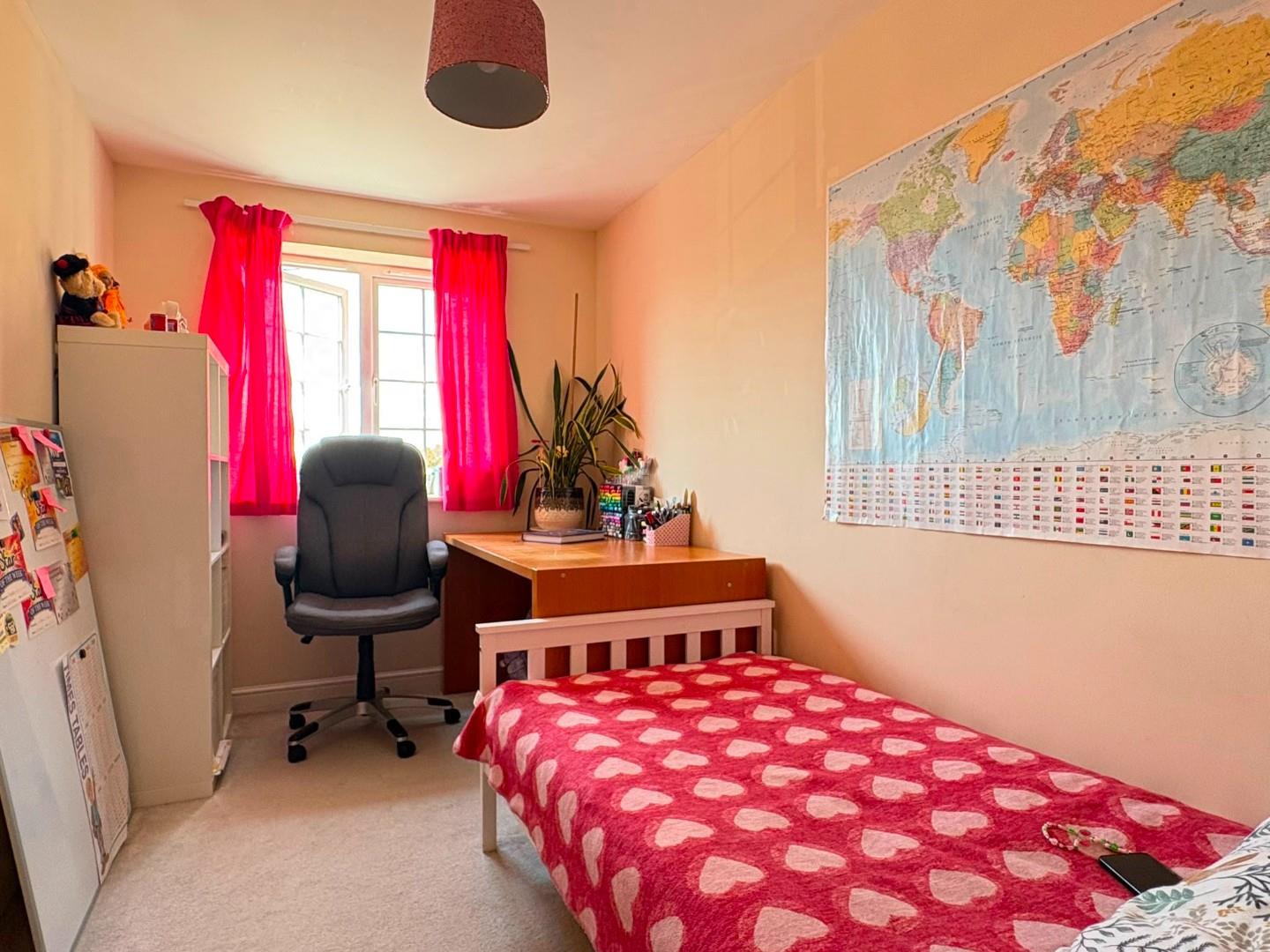 Flat Clifton Marine Parade in Gravesham