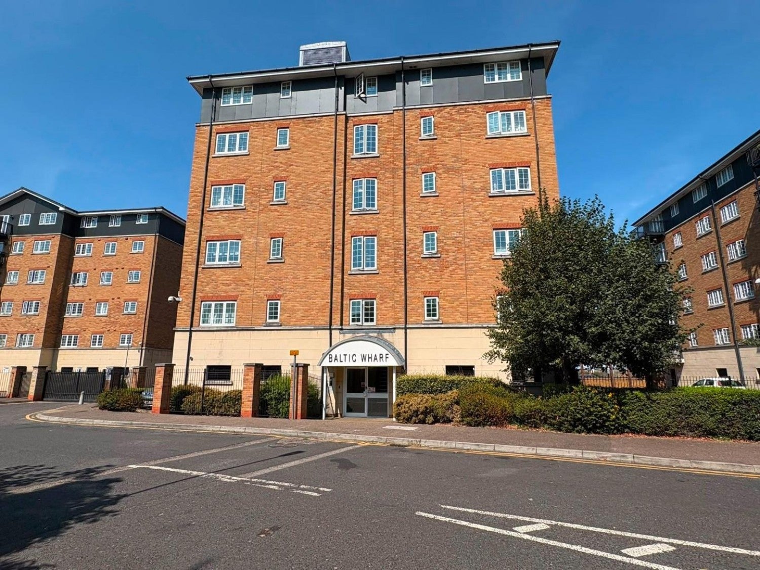Flat Clifton Marine Parade in Gravesham