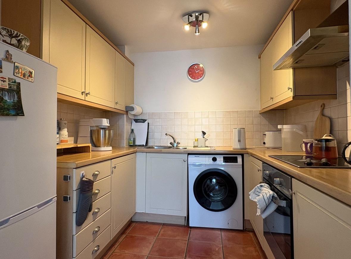 Flat Clifton Marine Parade in Gravesham