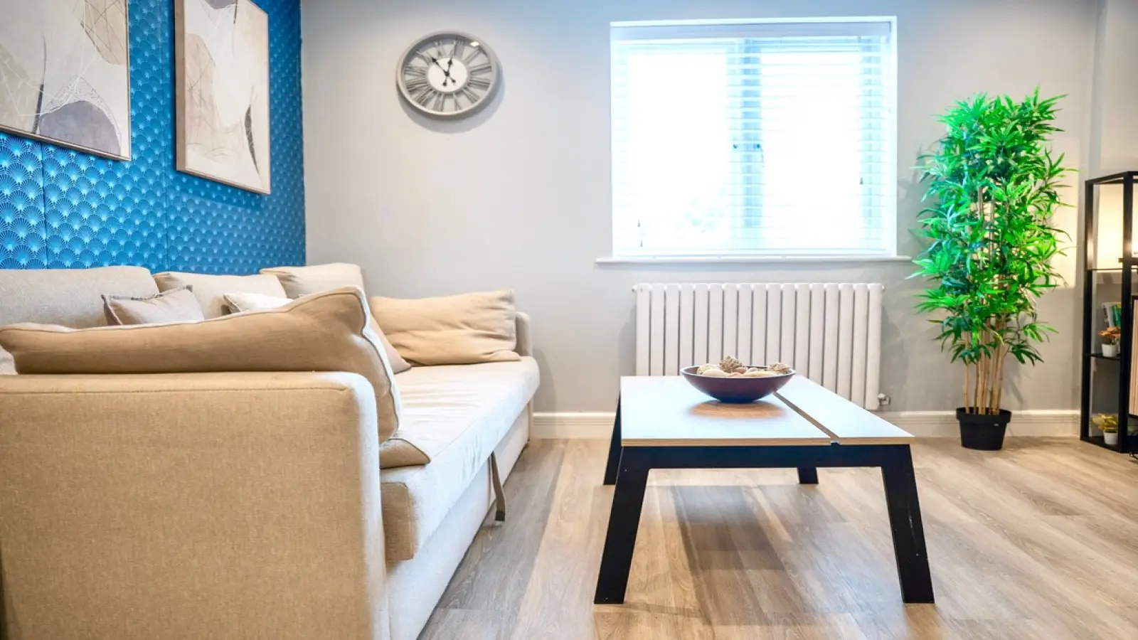Flat Blenheim Way in Greater London