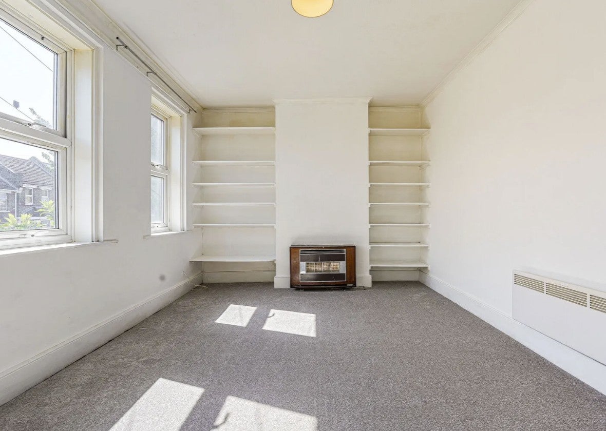 Flat Griffin Road in Greater London
