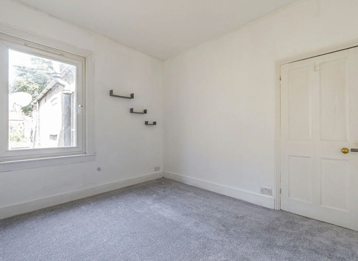 Flat Griffin Road in Greater London