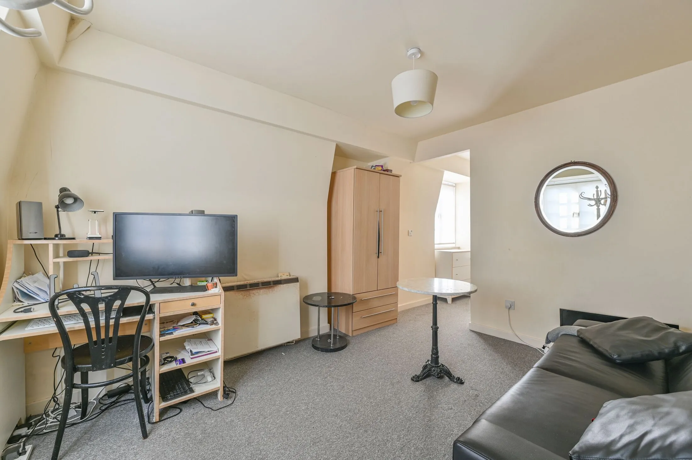 Flat Gatliff Road in City of Westminster