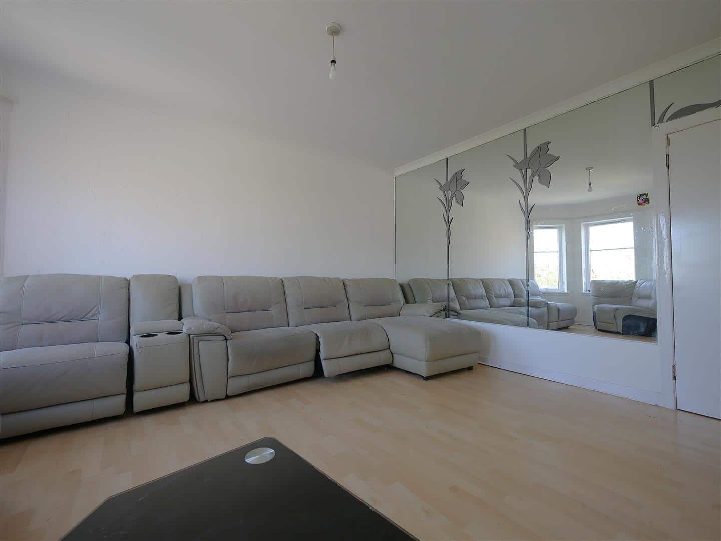 Flat Armadale Court in Glasgow