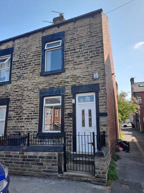 Room Blenheim Road in Barnsley