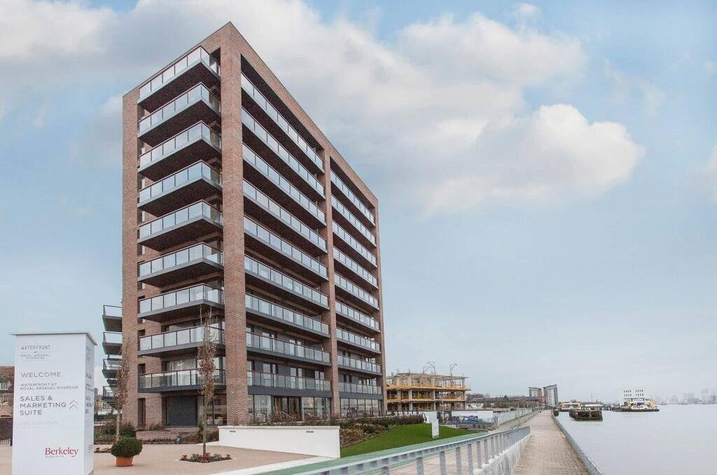 Flat Duke of Wellington Avenue in Greater London
