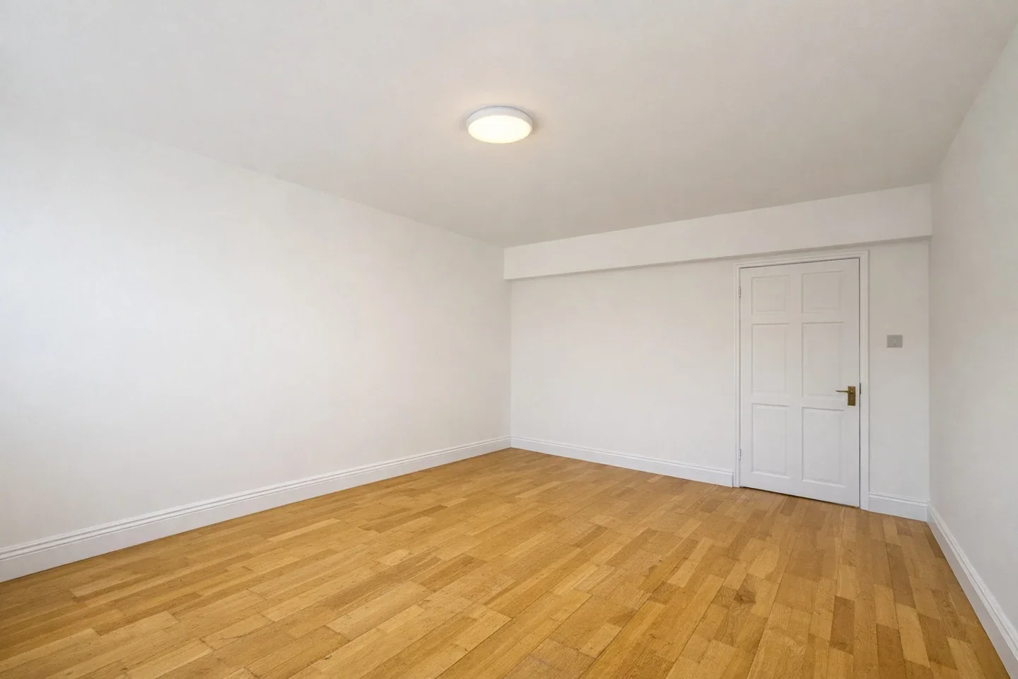 Flat Medfield Street in Greater London