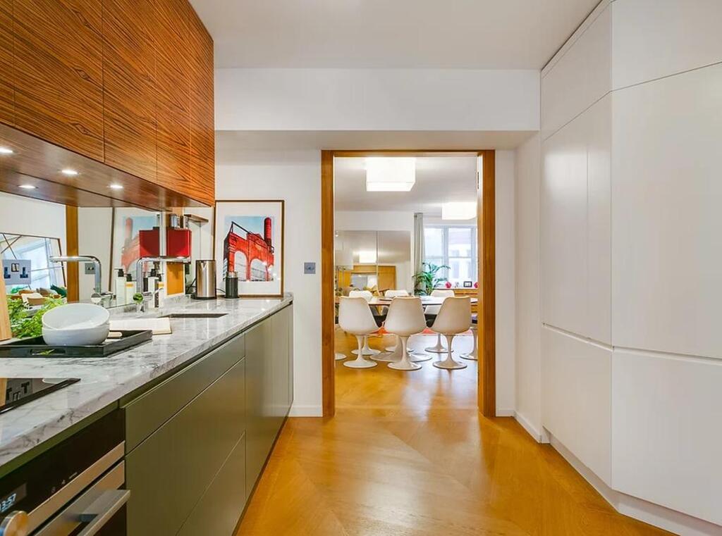 Flat Rochester Row in City of Westminster