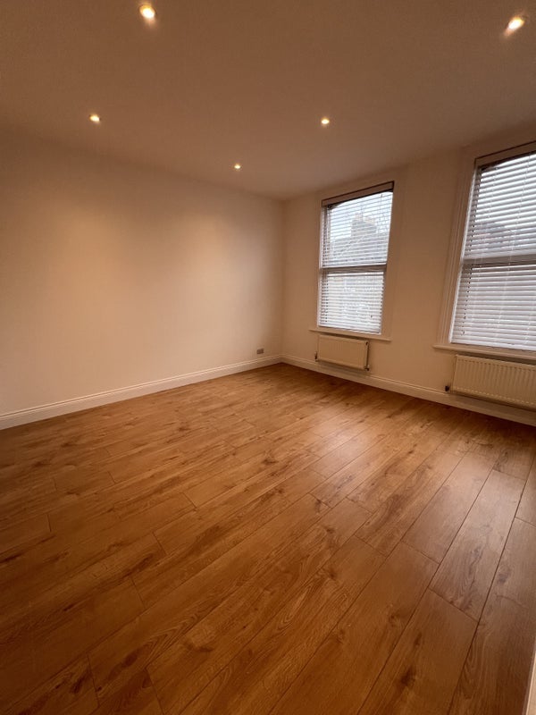 Flat Bedford Road in Greater London
