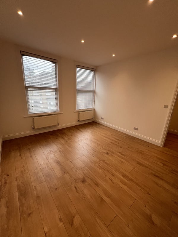 Flat Bedford Road in Greater London