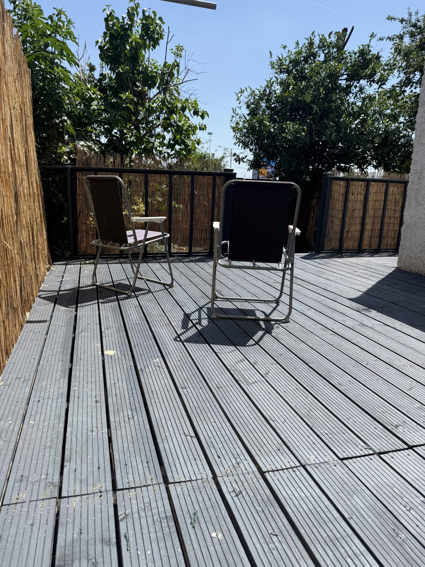 House Denehurst Gardens in Greater London