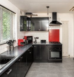 House Denehurst Gardens in Greater London