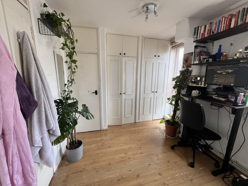 Flat Hoxton Street in Greater London