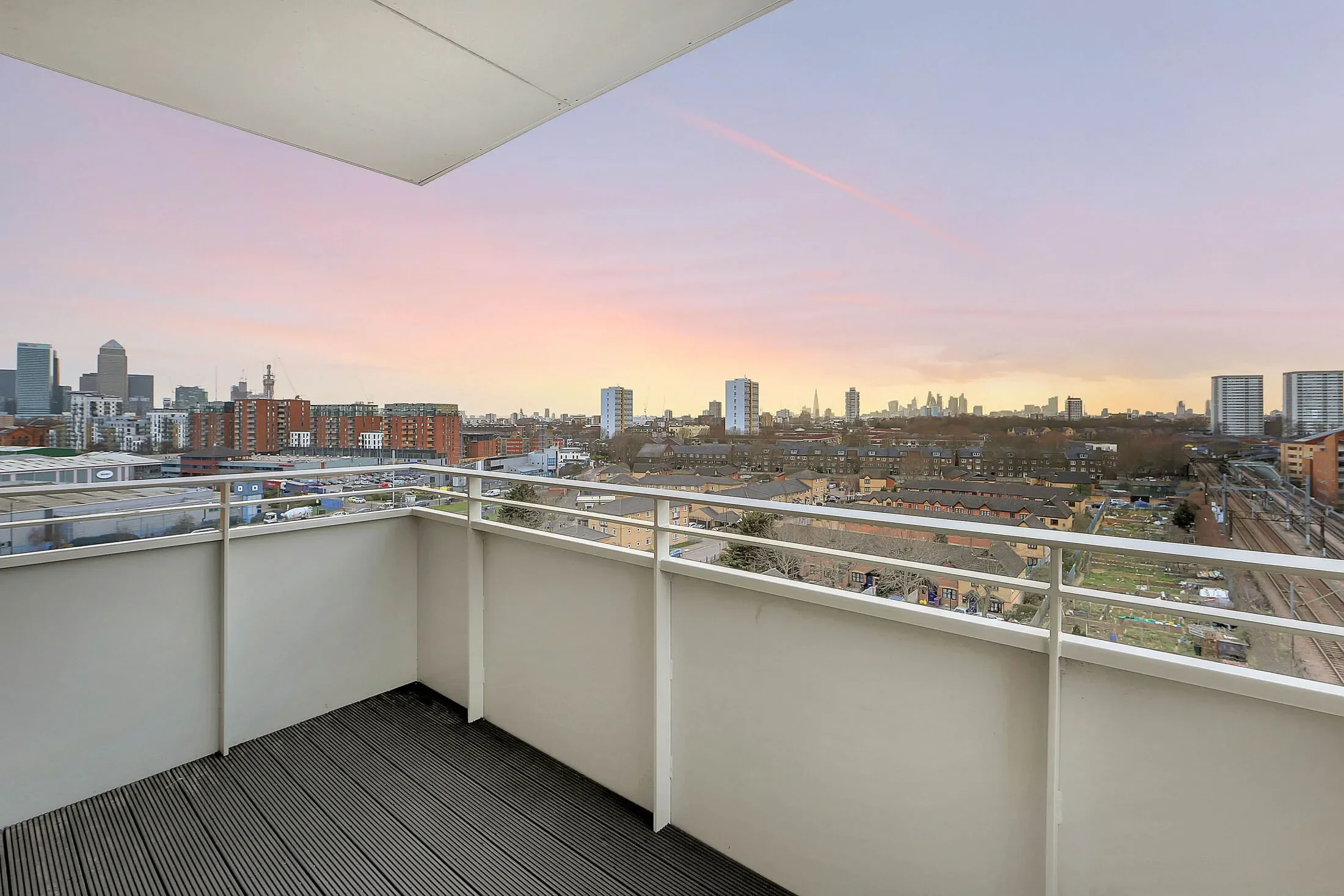 Flat Maltings Close in Greater London