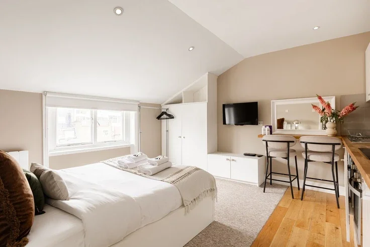 Flat Devonshire Terrace in City of Westminster