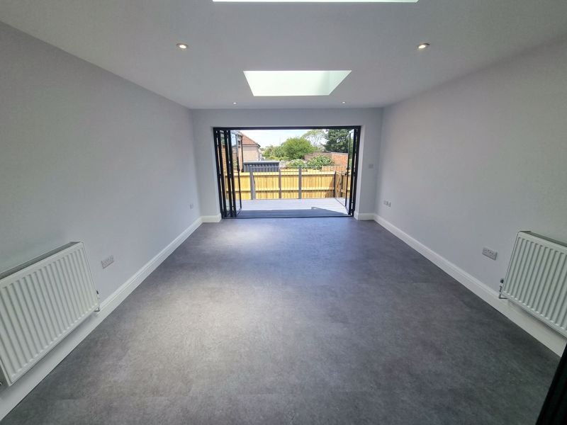 Flat Central Road in Greater London