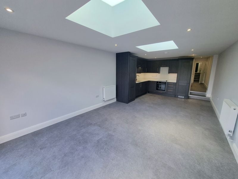 Flat Central Road in Greater London
