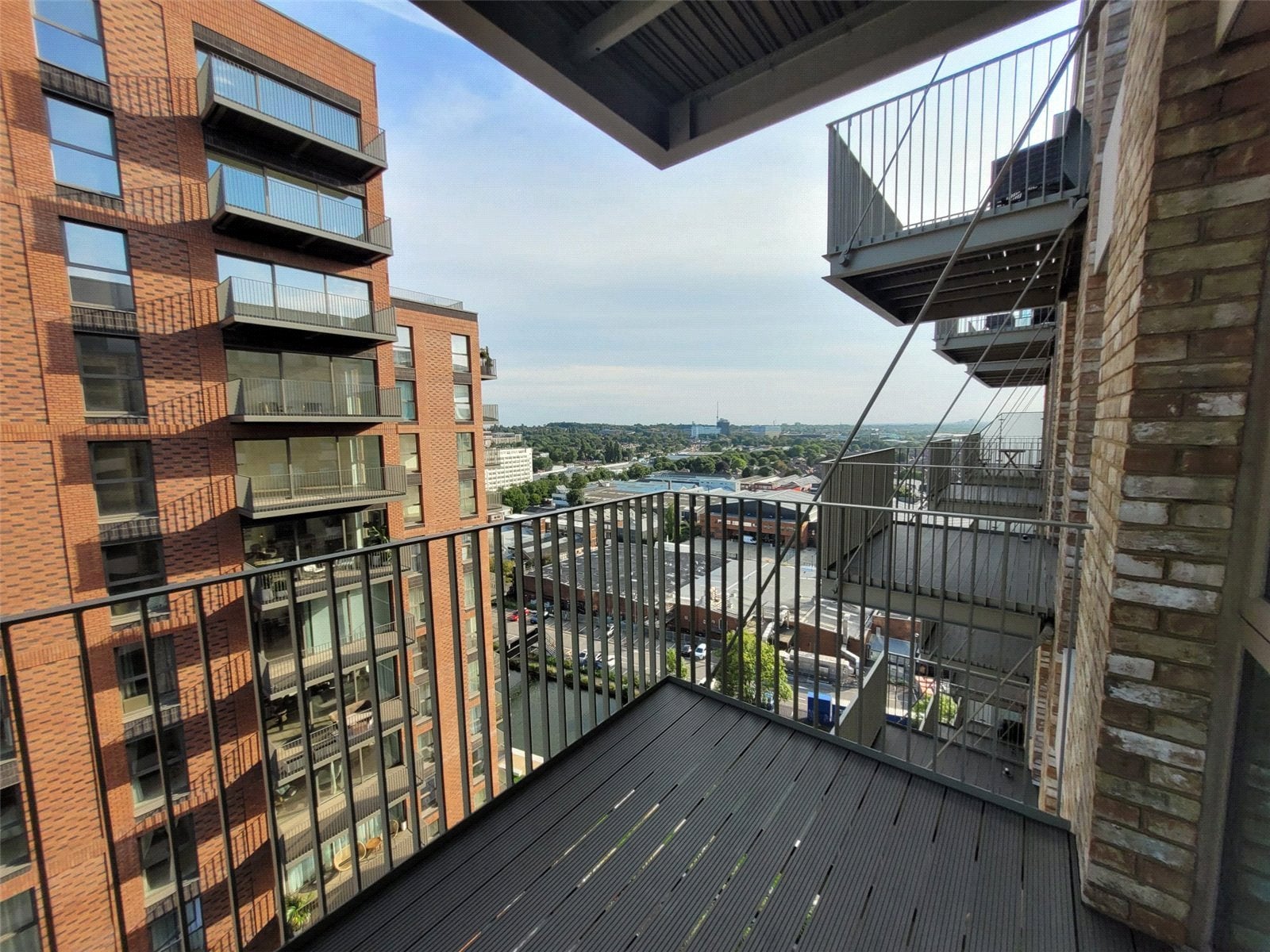 Flat Beresford Avenue in Greater London