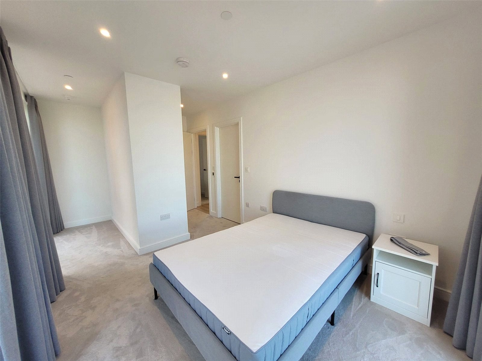 Flat Beresford Avenue in Greater London