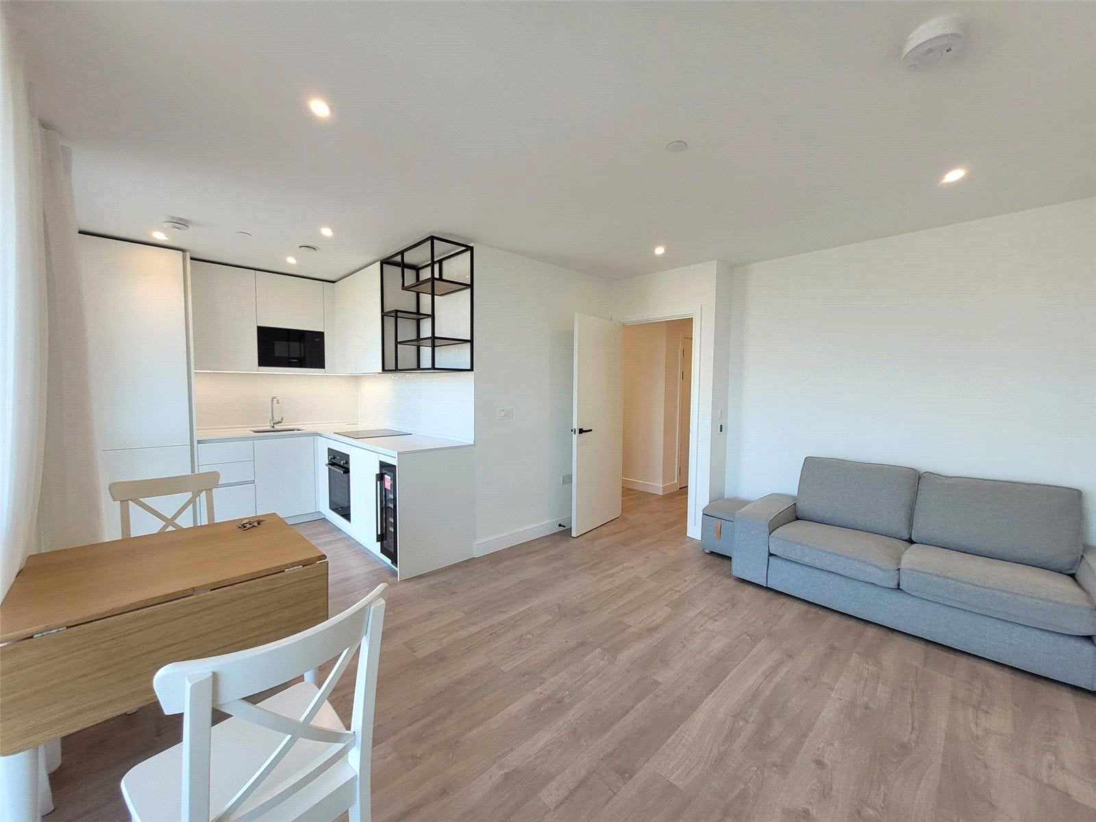 Flat Beresford Avenue in Greater London