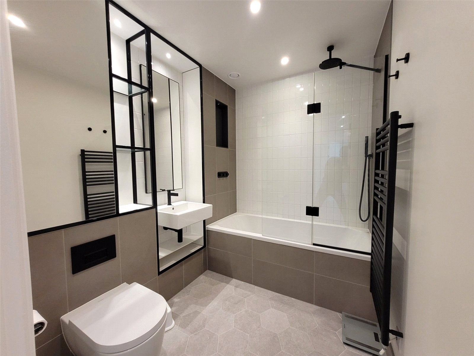 Flat Beresford Avenue in Greater London