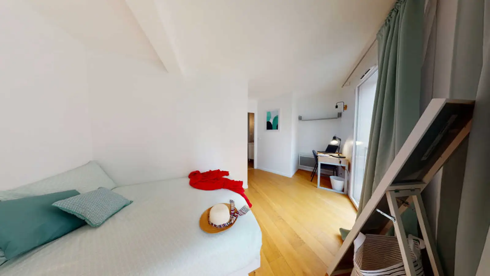 Room Rue de Belleville in Paris