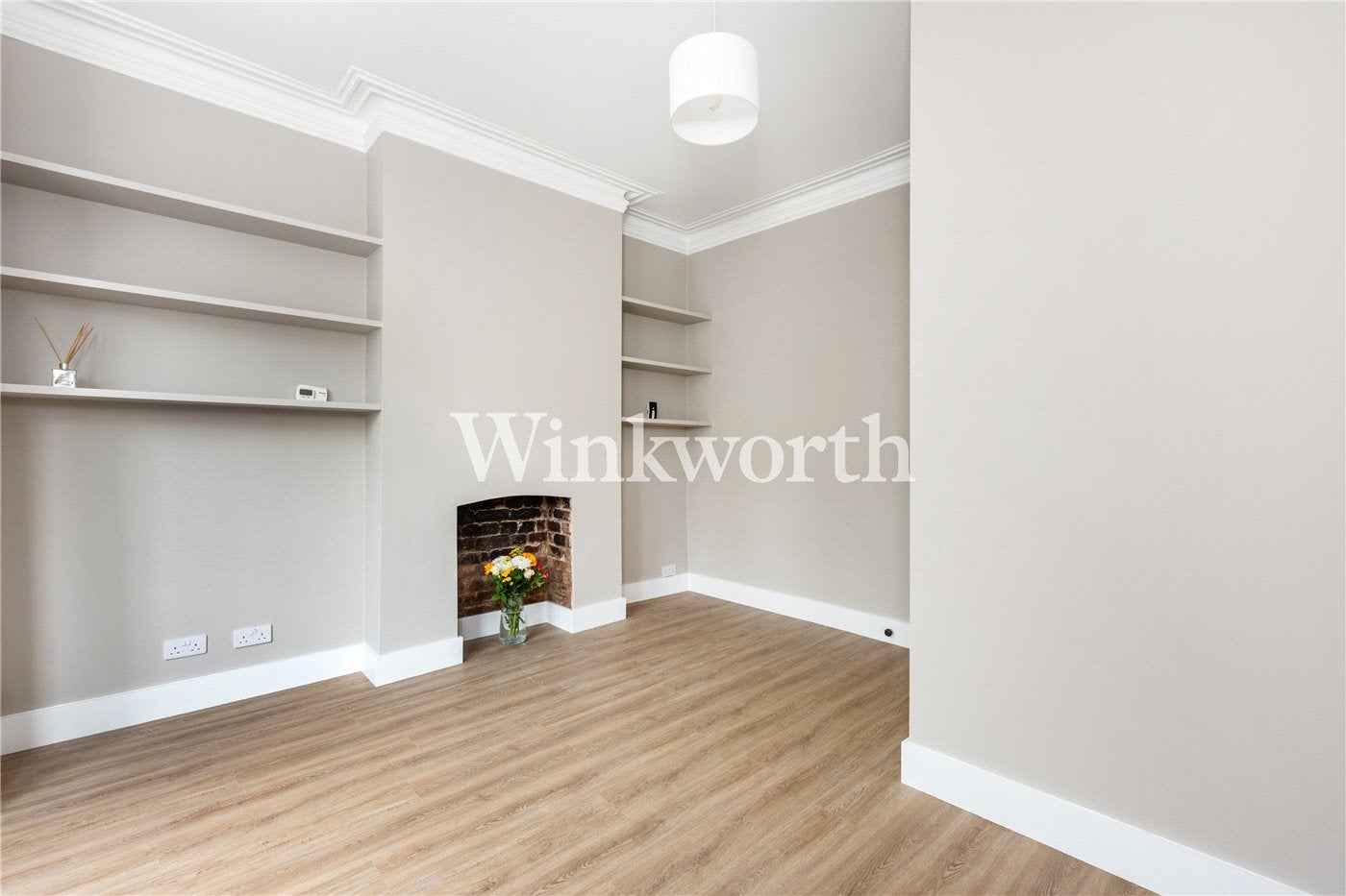 Flat Cheshire Road in Greater London