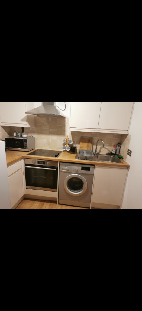 Flat Warrington Avenue in Slough