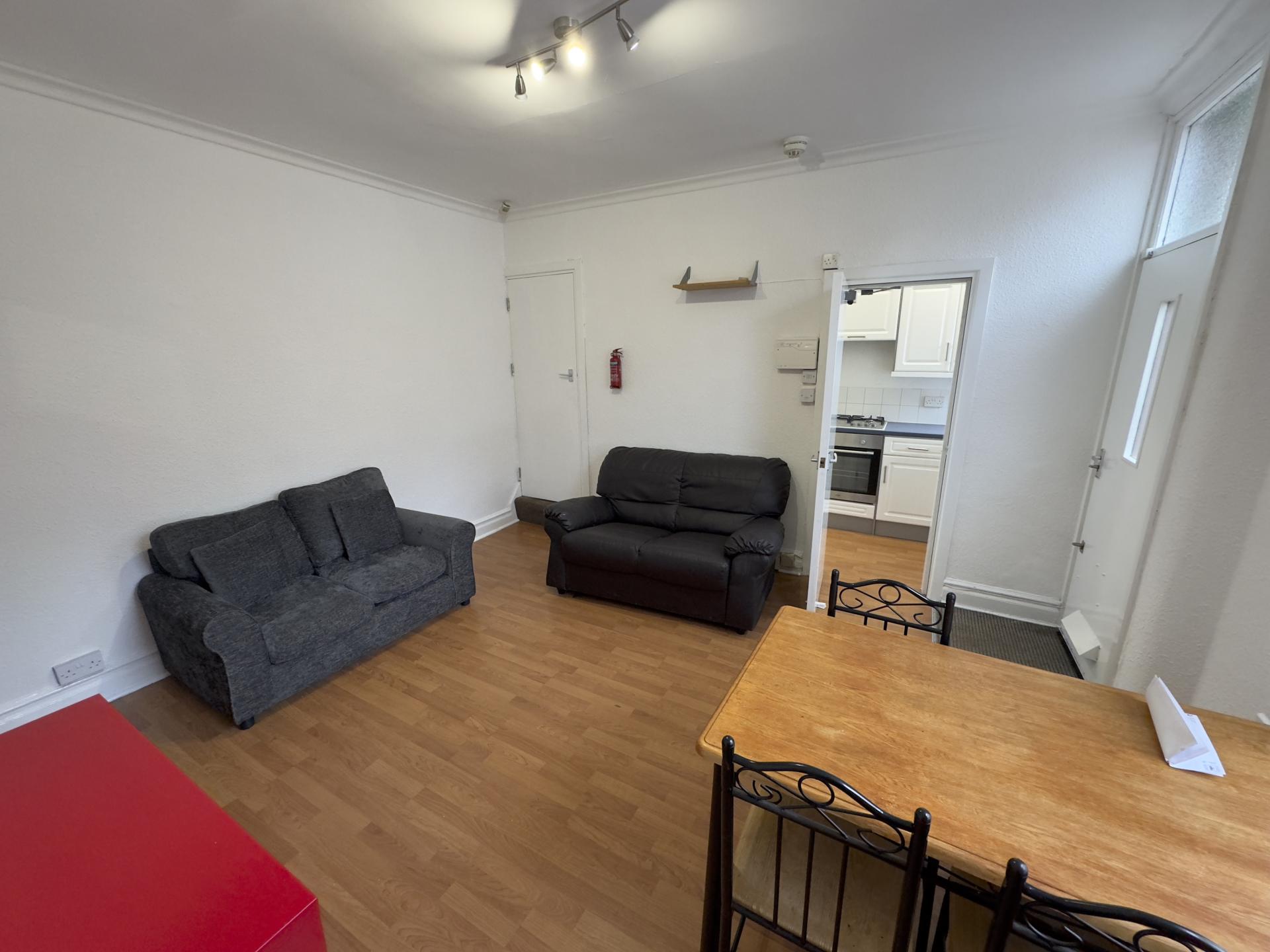 Flat Winfield Terrace in Leeds