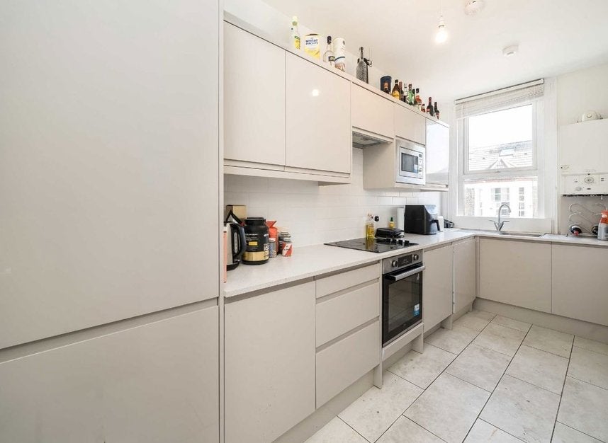 Flat Tremadoc Road in Greater London