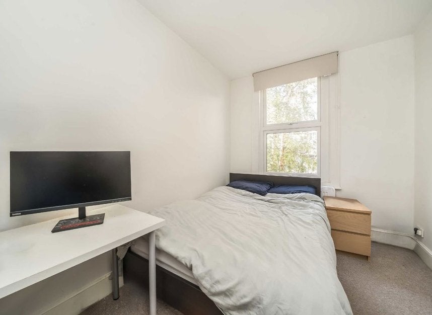 Flat Tremadoc Road in Greater London