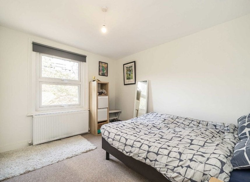 Flat Tremadoc Road in Greater London