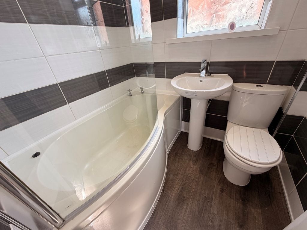 Flat Marondale Avenue in Newcastle upon Tyne